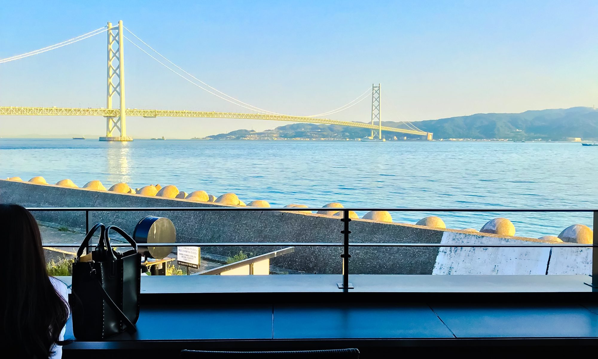 明石 淡路島レンタサイクル｜神戸側明石海峡大橋がテラス席でみえるスタバは、神戸っ子のやすらぎの場です！！